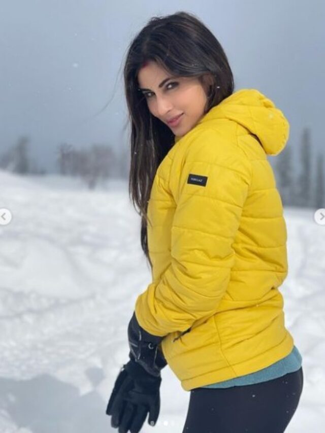 Mouni Roy अपने Honeymoon पर बर्फीली वादियों मजे कर रही है